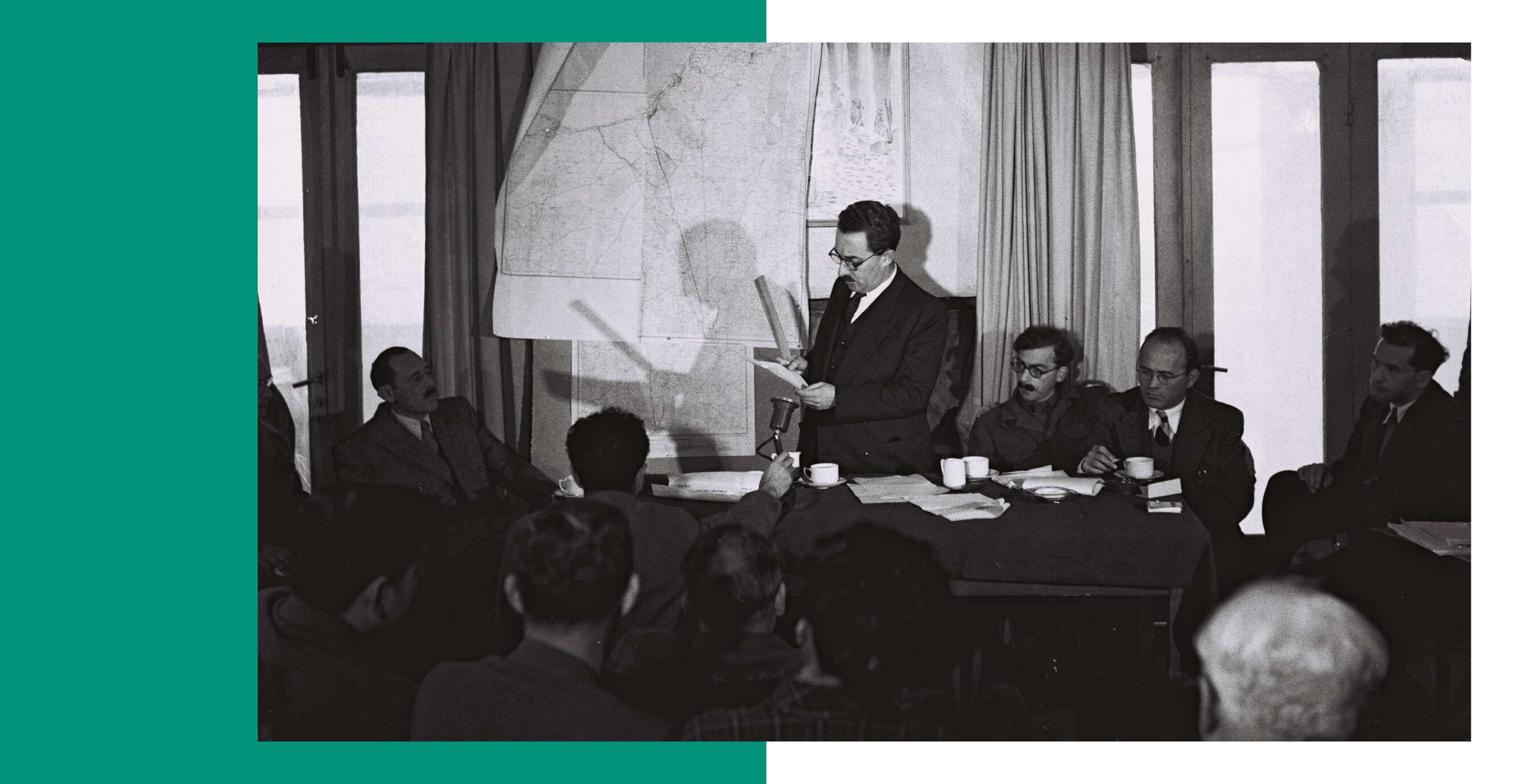 "הזמן הוא אויב נוראי". שרת מתדרך עיתונאים בלשכתו בירושלים לאחר חתימת הסכמי שביתת הנשק בתום מלחמת העצמאות, 1949 | דוד אלדן, לע"מ