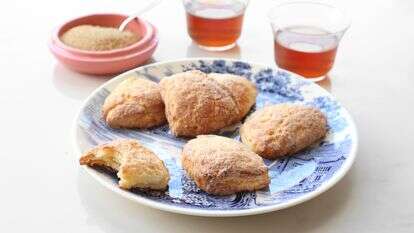 טבורוז'ניקי (Tvorojniki) - גביניות ביתיות | אפרת ליכטנשטט