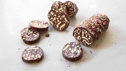 גליל שוקולד משאריות מתוקות – קינוח בלי חוקים | אפרת ליכטנשטט