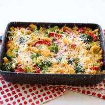 פשטידת פסטה עם ברוקולי ופלפל אדום | אפרת ליכטנשטט פשטידת פסטה עם ברוקולי ופלפל אדום | אפרת ליכטנשטט