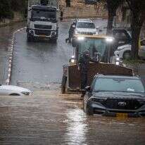 רכב לכוד בהצפות באבו גוש | אורן בן חקון, פלאש 90 רכב לכוד בהצפות באבו גוש | אורן בן חקון, פלאש 90