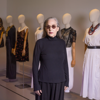 ברבור שחור דף הבית | לירון מולדובן