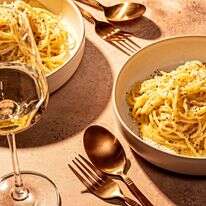 קאצ'ו א פפה | סקוט סוצ'מן; עיצוב אוכל: ליסה צ'רקסקי / הוושינגטון פוסט