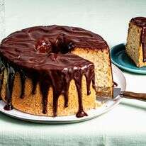 עוגת שיפון אגוזי לוז עם גנאש נוטלה | סקוט סוצ'מן/הוושינגטון פוסט; עיצוב אוכל: ליסה צ'רקסקי