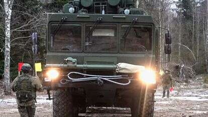 מערכת הטילים אורשניק של רוסיה במהלך אימון במקום לא ידוע בבלארוס | שירות העיתונות של משרד ההגנה הרוסי באמצעות AP