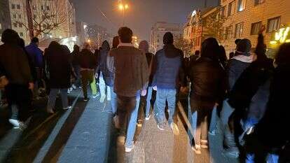 איראנים משתתפים בהפגנה נגד הממשלה בטהרן | AP