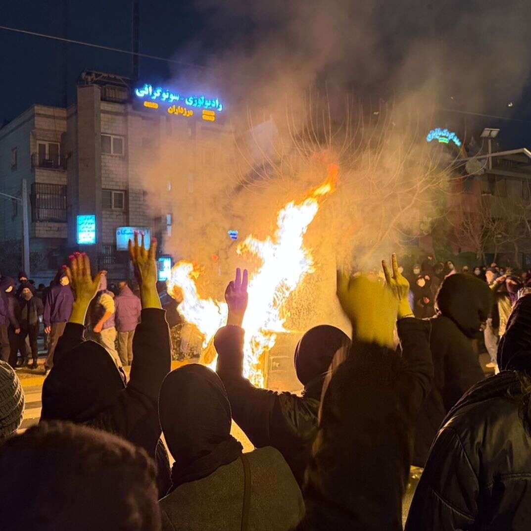 איראנים משתתפים בהפגנה נגד הממשלה בטהרן | UGC דרך AP