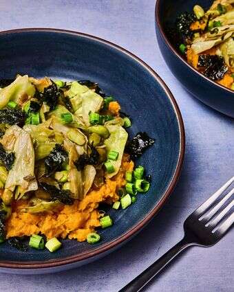 פירה בטטות עם חמאת מיסו ואדממה | לורן בולבין/הוושינגטון פוסט; עיצוב אוכל: ליסה צ'רקסקי