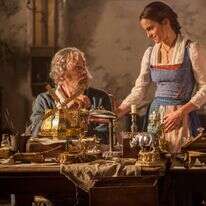 אגדות שיושבות על מקומות קדומים מאוד בחוויה האנושית. מתוך הסרט "היפה והחיה" (2017) | באדיבות יס