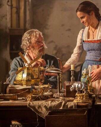 אגדות שיושבות על מקומות קדומים מאוד בחוויה האנושית. מתוך הסרט "היפה והחיה" (2017) | באדיבות יס