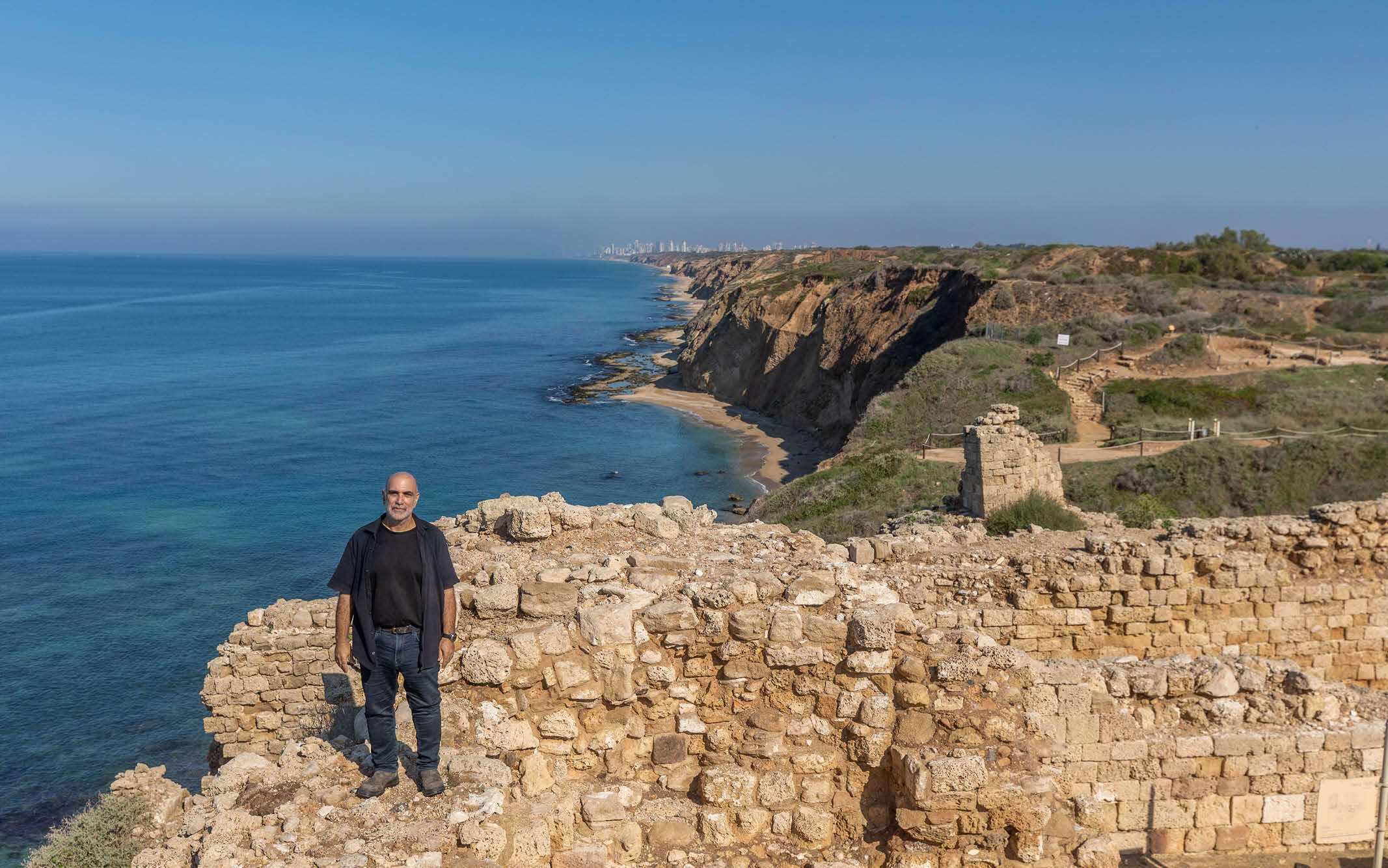 אוצרות בחול | יוסי אלוני