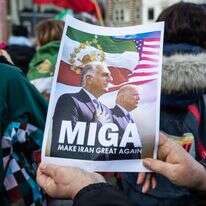 אנשים משתתפים בצעדת סולידריות למען המחאות באיראן, באמסטרדם | EPA