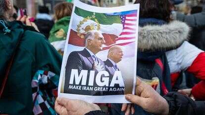 אנשים משתתפים בצעדת סולידריות למען המחאות באיראן, באמסטרדם | EPA