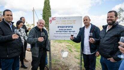 שר התיירות חיים כץ וראש מועצת הר חברון אלירם אזולאי, בחנוכת הטיילת | פרדי ברמי