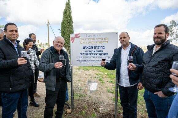 שר התיירות חיים כץ וראש מועצת הר חברון אלירם אזולאי, בחנוכת הטיילת | פרדי ברמי