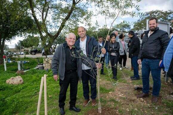 שר התיירות חיים כץ וראש מועצת הר חברון אלירם אזולאי, בחנוכת הטיילת | פרדי ברמי
