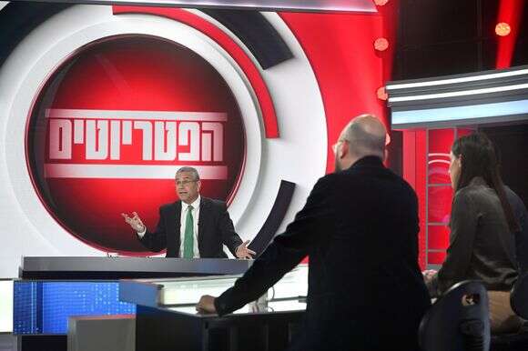 "כשהאולפן מלא אנשי מפלגה שהם גם העיתונאים, בעיניי זו בעיה". ערוץ 14 | אפרת אשל