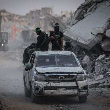 כוחות חמאס בשג'אעייה בחיפושים אחר גופות חטופים, נובמבר 2025 | גטי אימג'ס