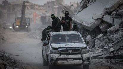 כוחות חמאס בשג'אעייה בחיפושים אחר גופות חטופים, נובמבר 2025 | גטי אימג'ס