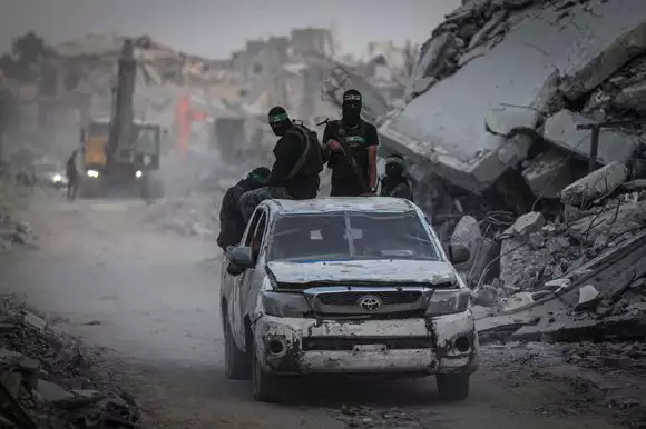 כוחות חמאס בשג'אעייה אחרי איתור חלל חטוף, נובמבר 2025 | גטי אימג'ס