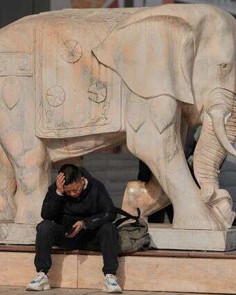 "רק כשמבינים באמת את המוות, מתחילים לחשוב כמה זמן אפשר להתקיים בעולם הזה" | AP