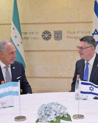 שר החוץ סער ונשיא הונדורס | צילום: שלומי אמסלם, לע"מ