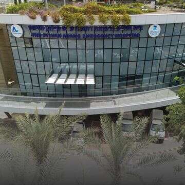 ללא כיסוי | מתניה טאוסיג, פלאש 90