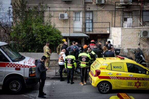 כוחות ההצלה והביטחון בזירת האסון בירושלים | חיים גולדברג, פלאש 90