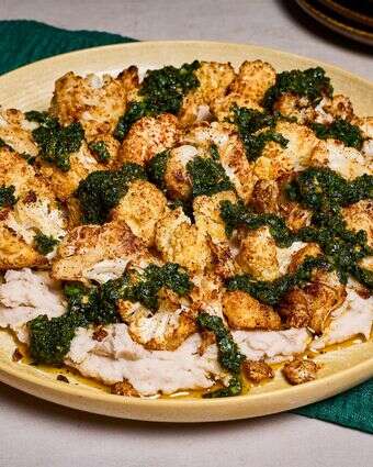 כרובית קלויה עם פירה שעועית לבנה | מרווין ג'וזף/הוושינגטון פוסט; סטיילינג: קרולין רוב