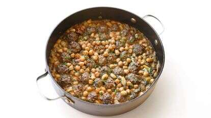 קציצות בשר במנגולד וחומוס של סירי שישי | אפרת ליכטנשטט