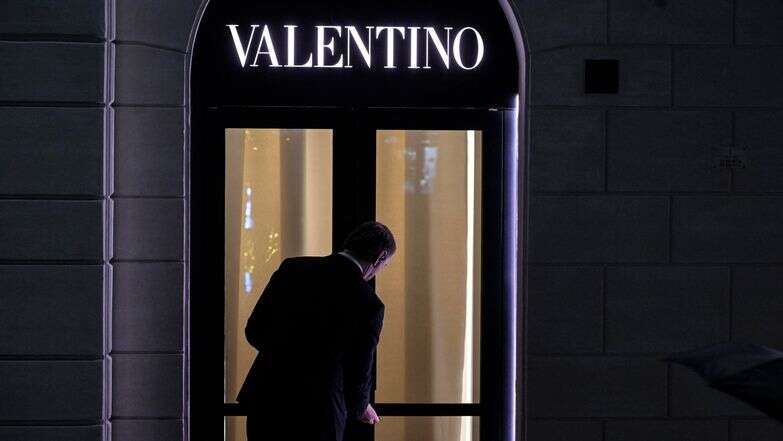 חנות הדגל של ולנטינו ליד כיכר פיאצה די ספניה לאחר מותו של מעצב האופנה האיטלקי ולנטינו | EPA/RICCARDO ANTIMIANI