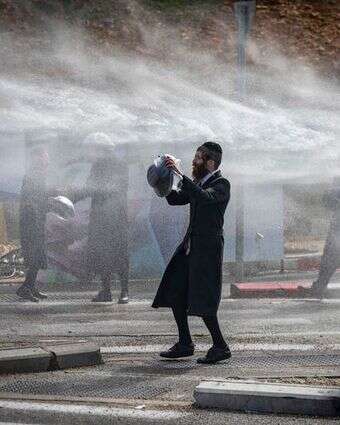 חרדים בירושלים נגד ניתוח הגופות של הפעוטות שנפטרו בפעוטון | חיים גולדברג, םלאש 90