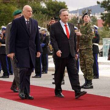 שר הביטחון כ"ץ ועמיתו היווני | צילום: אריאל חרמוני, משרד הביטחון