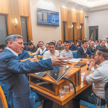 מעביר דף | יוסי אלוני