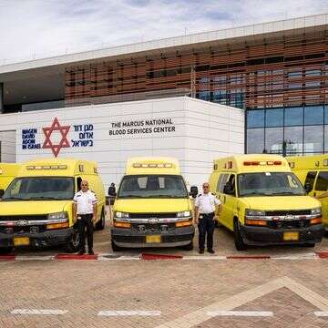 חמשת האמבולנסים | צילום: דוברות מד"א