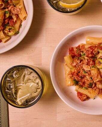 ריגטוני ברוטב עגבניות עם טונה וזיתים. | לורן בולבין/הוושינגטון פוסט