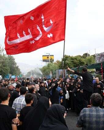 מוסלמים שיעים
בתהלוכת הצ'הלום השנתית לכבודו של האימאם חוסיין בן־עלי, טהרן | איי.אף.פי מוסלמים שיעים
בתהלוכת הצ'הלום השנתית לכבודו של האימאם חוסיין בן־עלי, טהרן | איי.אף.פי