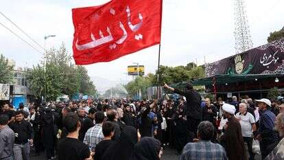 מוסלמים שיעים
בתהלוכת הצ'הלום השנתית לכבודו של האימאם חוסיין בן־עלי, טהרן | איי.אף.פי מוסלמים שיעים
בתהלוכת הצ'הלום השנתית לכבודו של האימאם חוסיין בן־עלי, טהרן | איי.אף.פי