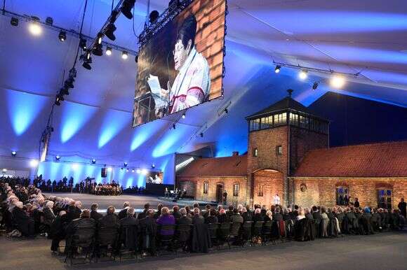 נואמת בטקס המרכזי באושוויץ לציון 70 שנה לשואה | איי.אף.פי