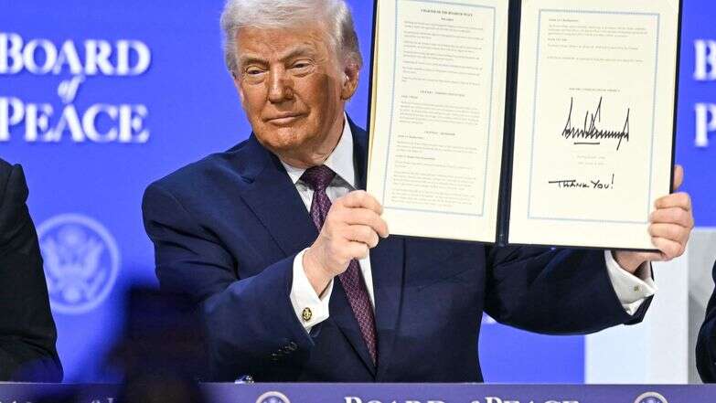 נשיא ארה"ב טראמפ חותם על כתב האמנה של "מועצת השלום" בראשותו | AFP נשיא ארה"ב טראמפ חותם על כתב האמנה של "מועצת השלום" בראשותו | AFP