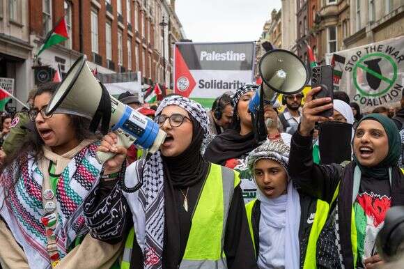 כרגע מעדיפים חתרנות חברתית ומחכים לשעת רצון. הפגנת מוסלמים נגד ישראל, לונדון 2024 | גטי אימג'ס