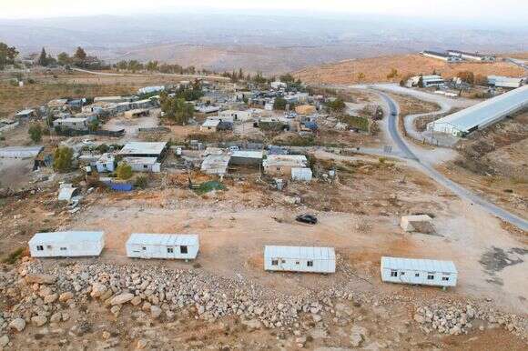 שכונת ברקאי (מלפנים) ופחוני חירבת אום-אח'יר. | דוברות הר חברון שכונת ברקאי (מלפנים) ופחוני חירבת אום-אח'יר. | דוברות הר חברון