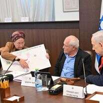 שרת ההתיישבות אורית סטרוק מציגה לראש הממשלה בנימין נתניהו את מפת היישובים החדשים בנגב, היום | קובי גדעון, לע"מ