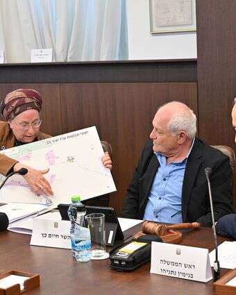 שרת ההתיישבות אורית סטרוק מציגה לראש הממשלה בנימין נתניהו את מפת היישובים החדשים בנגב, היום | קובי גדעון, לע"מ שרת ההתיישבות אורית סטרוק מציגה לראש הממשלה בנימין נתניהו את מפת היישובים החדשים בנגב, היום | קובי גדעון, לע"מ