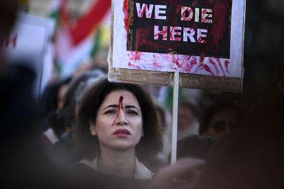 עצרת תמיכה בעם האיראני בפריז | ג'וליאן דה רוזה / AFP