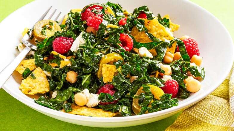 סלט קייל עם ויניגרט רוטב ליים-חריף | ריי לופז, סטיילינג: ליסה צ'רקסקי, הוושינגטון פוסט