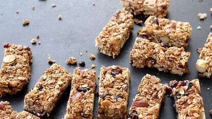 מה עושים עם הפירות היבשים של ט״ו בשבט? חטיפי אנרגיה ביתיים | אפרת ליכטנשטט מה עושים עם הפירות היבשים של ט״ו בשבט? חטיפי אנרגיה ביתיים | אפרת ליכטנשטט