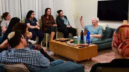 ניצולת השואה, מריאנה וויס, מספרת על חייה בשואה במסגרת מיזם "זיכרון בסלון" | מיכאל גלעדי, פלאש 90