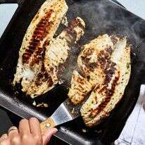 ריחות בישול יכולים להישאר זמן רב יותר ממה שאתם רוצים. טיפ אחד שיכול לעזור: נקו בהקדם האפשרי | סטייסי זארין גולדברג עבור הוושינגטון פוסט