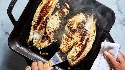 ריחות בישול יכולים להישאר זמן רב יותר ממה שאתם רוצים. טיפ אחד שיכול לעזור: נקו בהקדם האפשרי | סטייסי זארין גולדברג עבור הוושינגטון פוסט